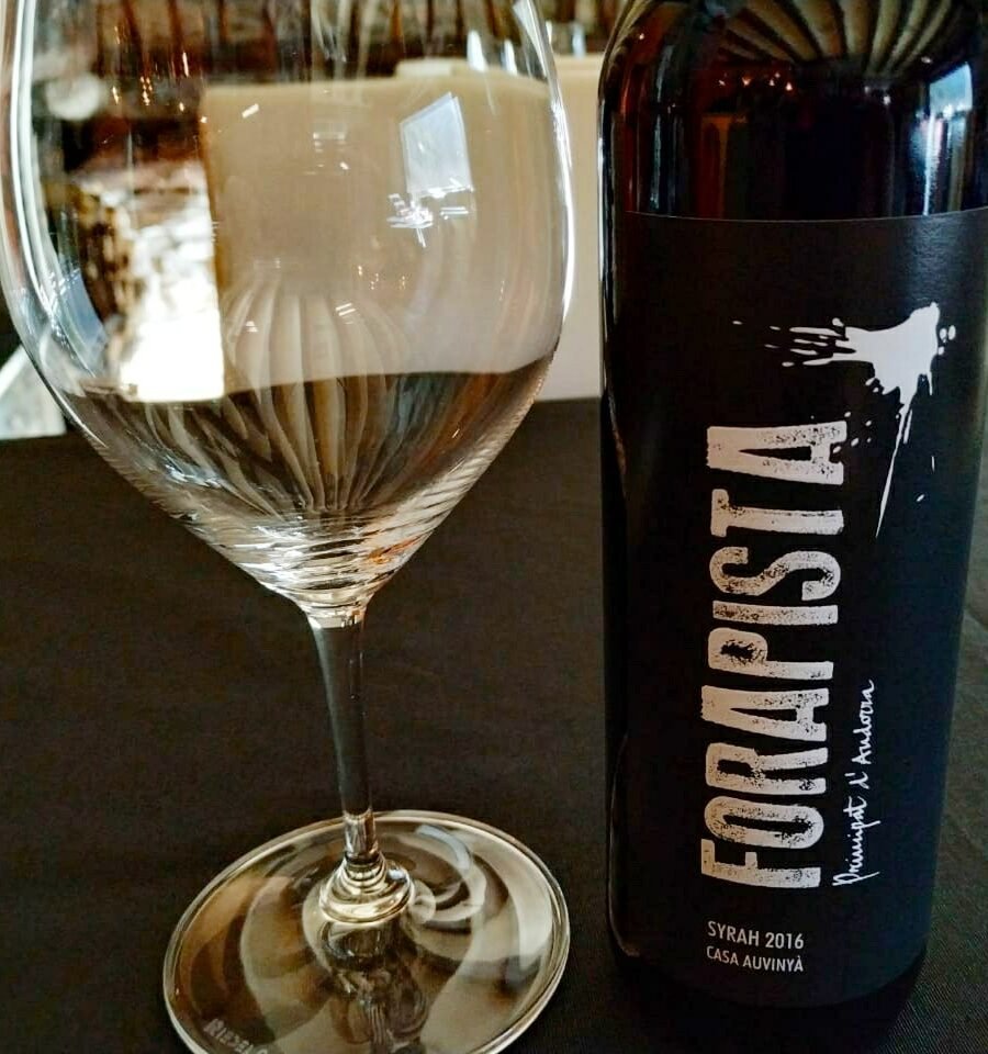 Borda Xixerella Restaurant la Massana tenim vins d’Andorra de Casa Auvinyà celler a Sant Julià de Lòria. Reserves T.+376749517 Borda Xixerella | T.+376749517 Borda Típica Andorrana