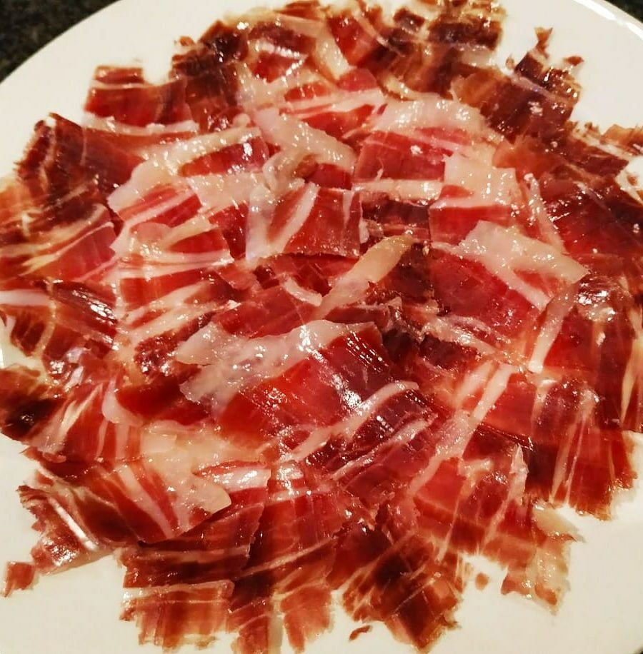 En Borda Xixerella jamón ibérico de bellota 100 x 100 bellota – ¿Qué diferencia un jamón ibérico de bellota de un jamón ibérico de cebo?