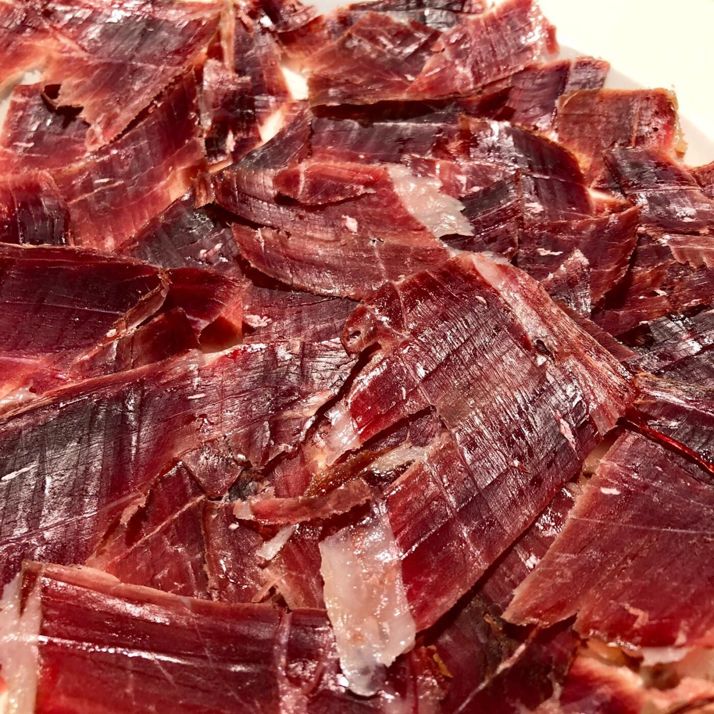 Paelles, carns a la brasa, mariscs, pernil ibèric d’aglà