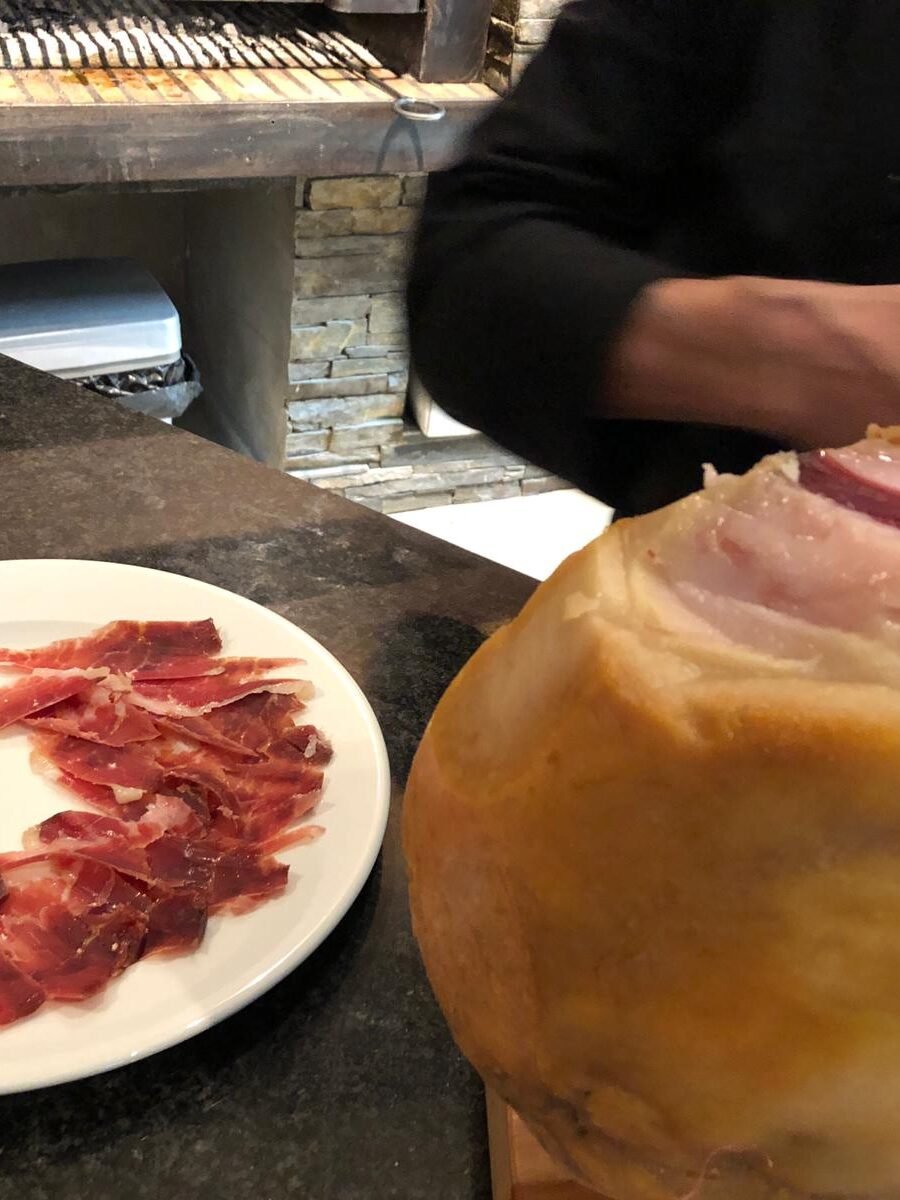 El pernil ibèric anomenat «pata negra» d’aglà 100%