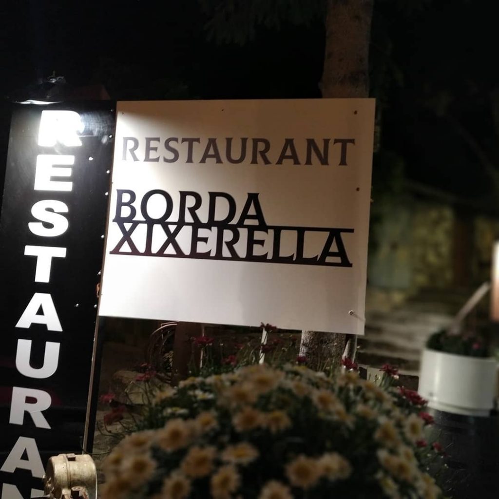 Borda Xixerella és una magnífica Borda Típica Andorrana del Pirineu on podreu gaudir d'una selecta i exquisida cuina a preus raonables i equilibrats.