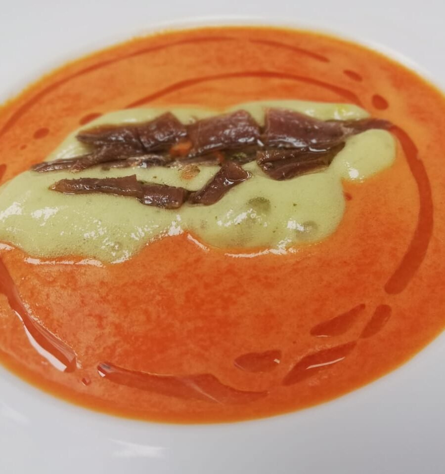 Sandía anchoa y espuma de helado de menta plato vegano sin las anchoas del cantábrico . Podemos decir que en la Borda Xixerella – Borda Típica Andorrana tenemos platos veganos.