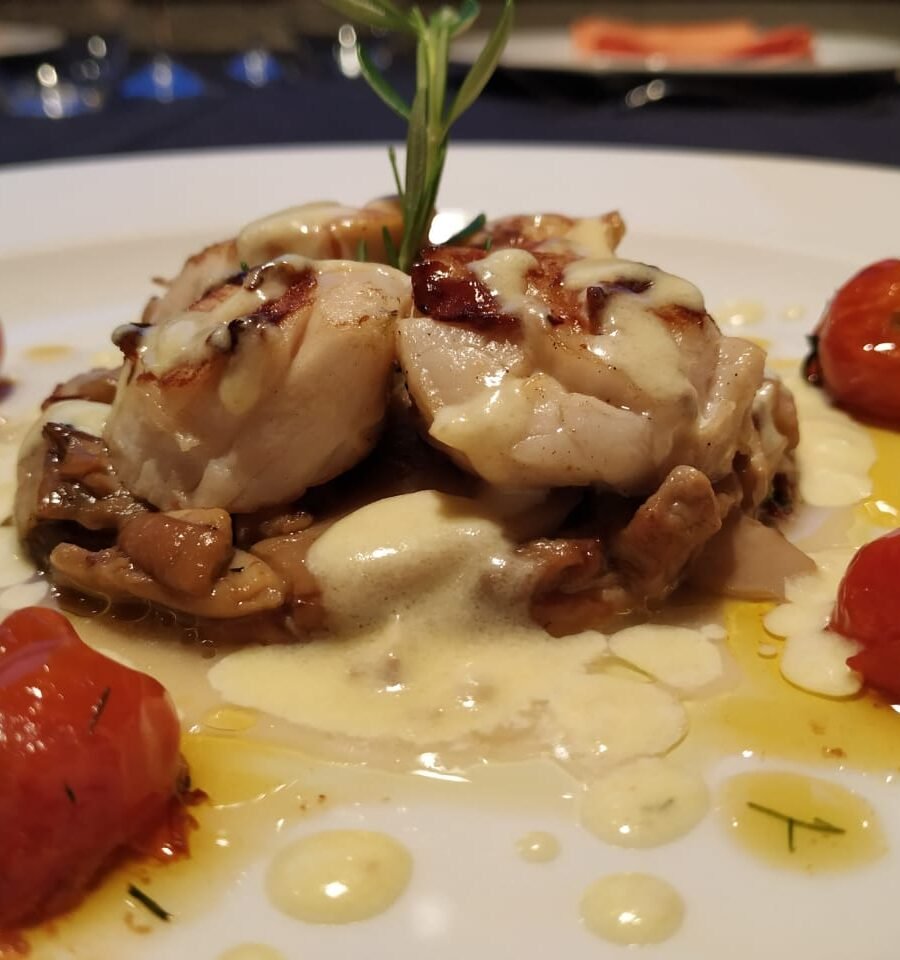 Un plato que no te va a dejar indiferente Vieira en crema de Boletus Ceps crema de foie frais en Borda Xixerella Andorra borda típica
