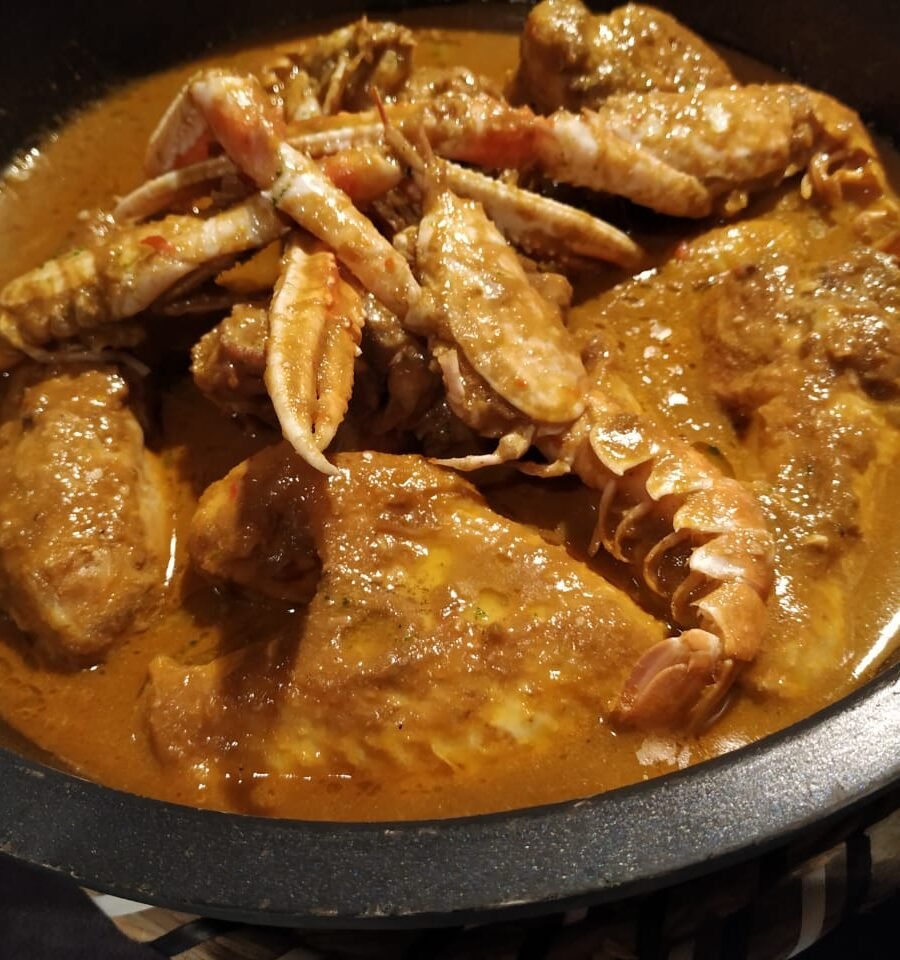 Pollo con cigalas (Pollastre amb escamarlans)