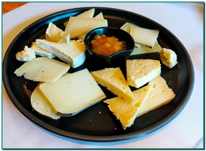 Els atractius plats de formatge sempre criden l'atenció: al brunch, a l'hora de l'aperitiu o a les postres. Plats ben assortits amb moltes opcions que obren o tanquen la gana.