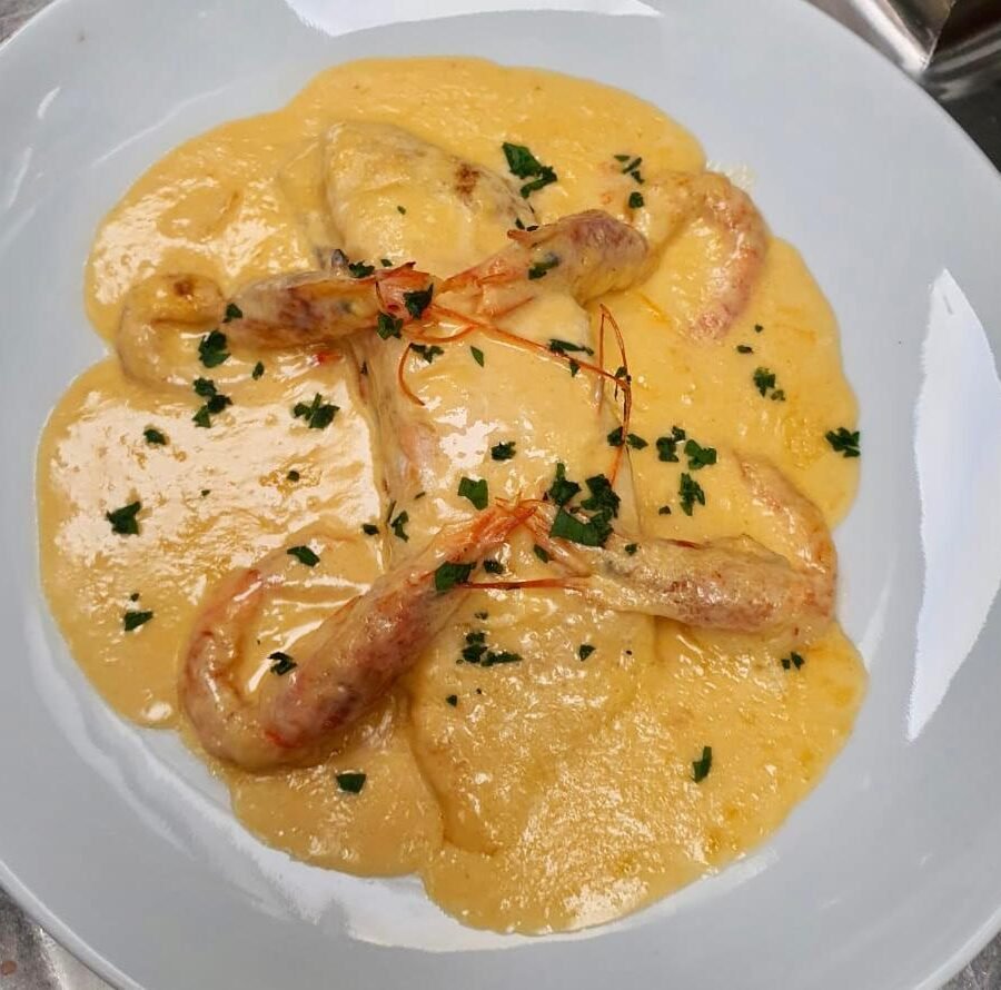 Salmón salvaje con salsa de gamba roja de Palamós
