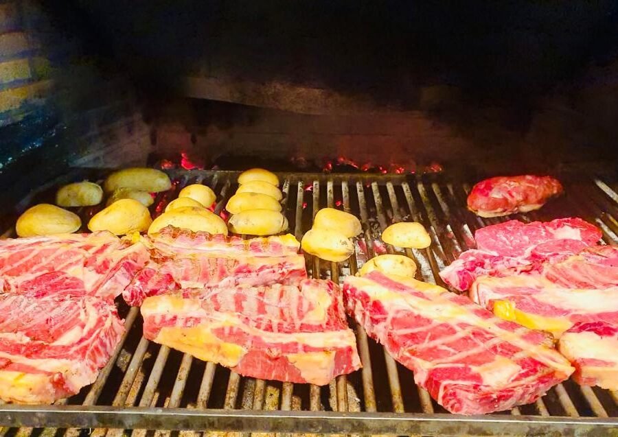 Restaurant de carn a la brasa filet, entrecot o «txuletó» gegant