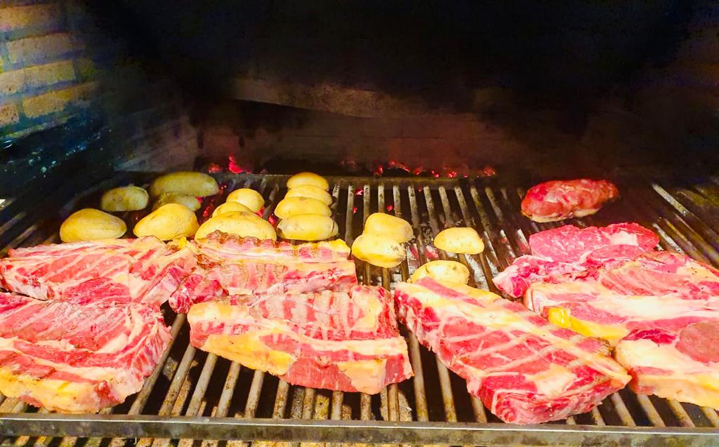Avui us volem parlar d'un dels millors restaurants de carn a la brasa d'Andorra. Del tall, del filet, de l’entrecot, del "txuletó" gegant.