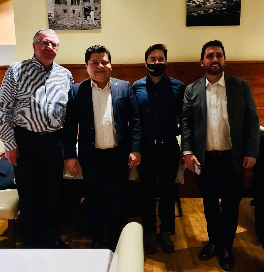 Cena en Borda Xixerella del Sr. Embajador de El Salvador en Madrid. D. Mauricio Peñate Guzmán y Sr. Ignacio Verneda cónsul Honorario de El Salvador en Andorra