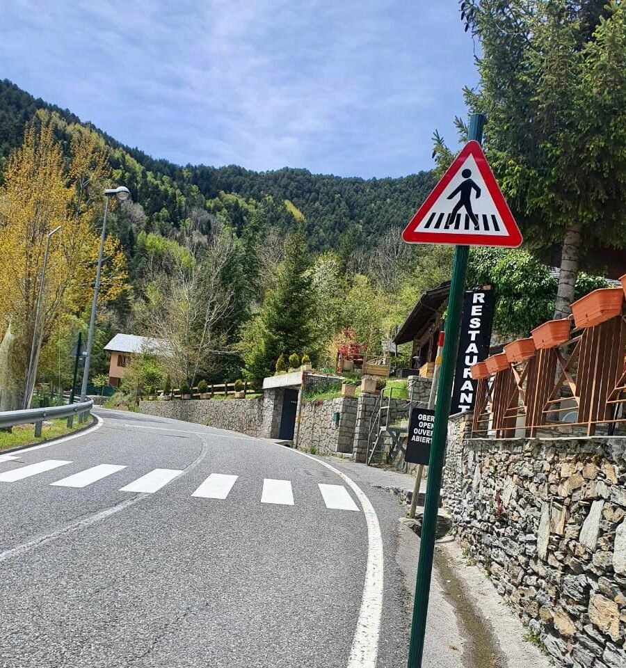 Moltes gràcies al Comú de la Massana per al nou pas de vianants que ha posat a l’accés entre la Borda Xixerella i el nostre pàrquing