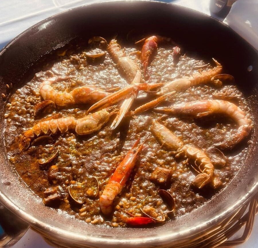 Arròs amb sípia, cloïsses, gambes i escamarlans. Gràcies @11rubenxaus per les teves magnífiques fotos.