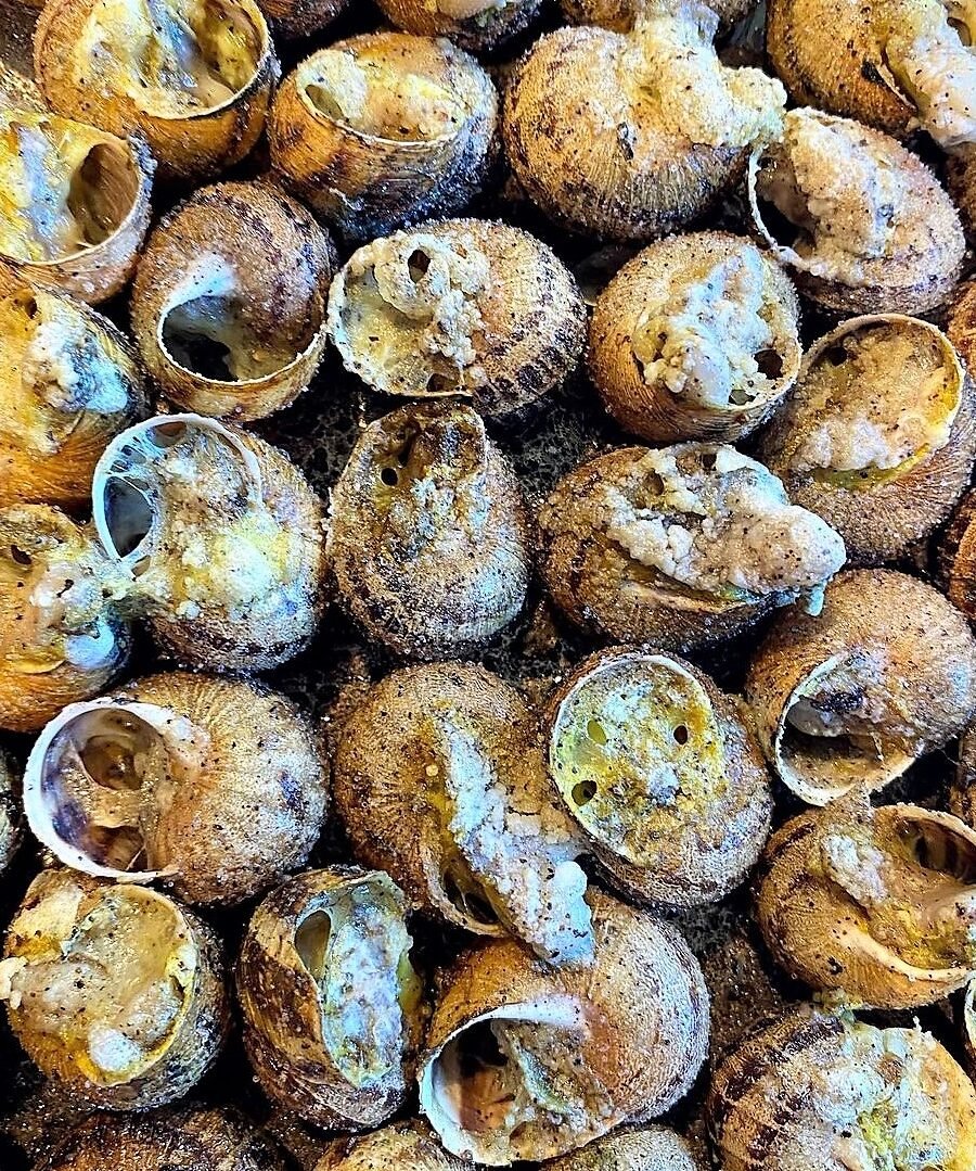 Els cargols a la llauna són una de les propostes més delicioses que trobareu a la Borda Xixerella
