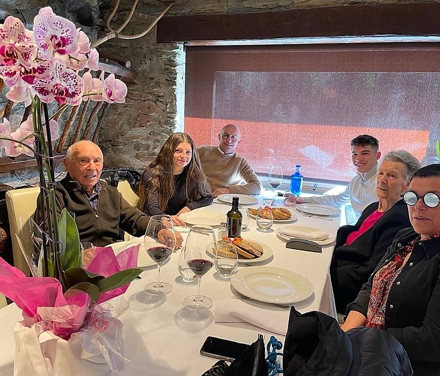 Moltes felicitats a tota la Família d’en Joel Font Coma de Casa Raubert per al vostre aniversari i per haver escollit la Borda Xixerella