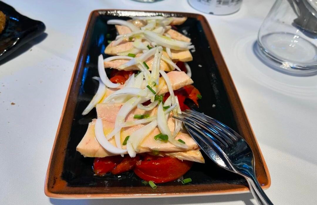 @delamuelaalacazuela De vuelta por el principado de @andorraworld y esta vez tocaba volver por @borda_xixerella. Segunda vez que los visitamos y segunda vez que salimos encantados tanto por la comida como por el trato de su personal. Increíbles los entrantes de los que destacamos los caracoles y las alcachofas; riquísimas las croquetas de igual manera. ¡Un acierto conoceros y un sitio al que seguro que volveremos!!!! Encima tienen @cervezasambar Pd: queda pendiente montar una @borda_xixerella por tierras mañas…  Por aquí una muestra de los entrantes... #andorralovers #andorralovers #andorraworld #andorrallsy #xixerella #bordaxixerella #caracolesoŤ #alcachofasalabrasa #croquetasdejamon #pan #aperitivos  De vuelta por el Principado de Andorra y esta vez tocaba volver por la Borda Xixerella. Segunda vez que los visitamos y segunda vez que salimos encantados tanto por la comida como por el trato de su personal.