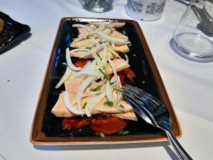 @delamuelaalacazuela De vuelta por el principado de @andorraworld y esta vez tocaba volver por @borda_xixerella. Segunda vez que los visitamos y segunda vez que salimos encantados tanto por la comida como por el trato de su personal. Increíbles los entrantes de los que destacamos los caracoles y las alcachofas; riquísimas las croquetas de igual manera. ¡Un acierto conoceros y un sitio al que seguro que volveremos!!!! Encima tienen @cervezasambar Pd: queda pendiente montar una @borda_xixerella por tierras mañas…  Por aquí una muestra de los entrantes... #andorralovers #andorralovers #andorraworld #andorrallsy #xixerella #bordaxixerella #caracolesoŤ #alcachofasalabrasa #croquetasdejamon #pan #aperitivos  De vuelta por el Principado de Andorra y esta vez tocaba volver por la Borda Xixerella. Segunda vez que los visitamos y segunda vez que salimos encantados tanto por la comida como por el trato de su personal.