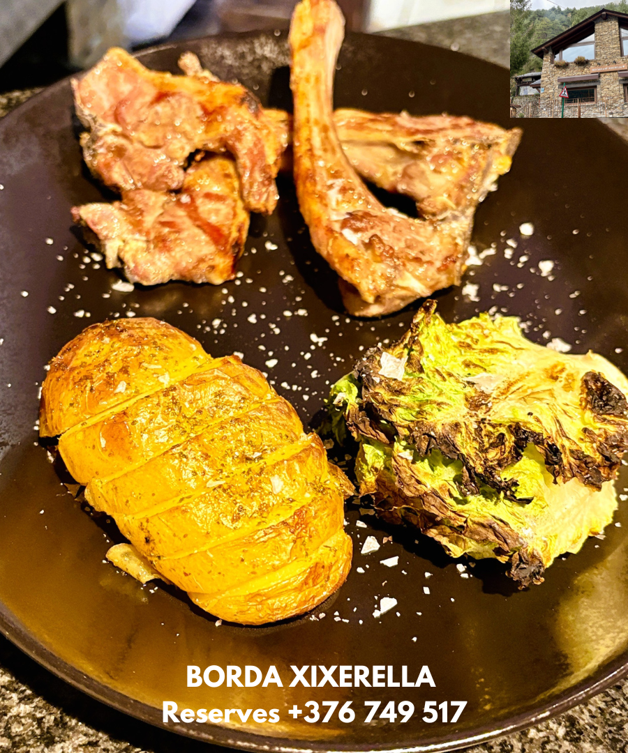 Vine a descobrir les nostres delicioses costelles de Xai a la brasa al Restaurant BORDA XIXERELLA d’Andorra!