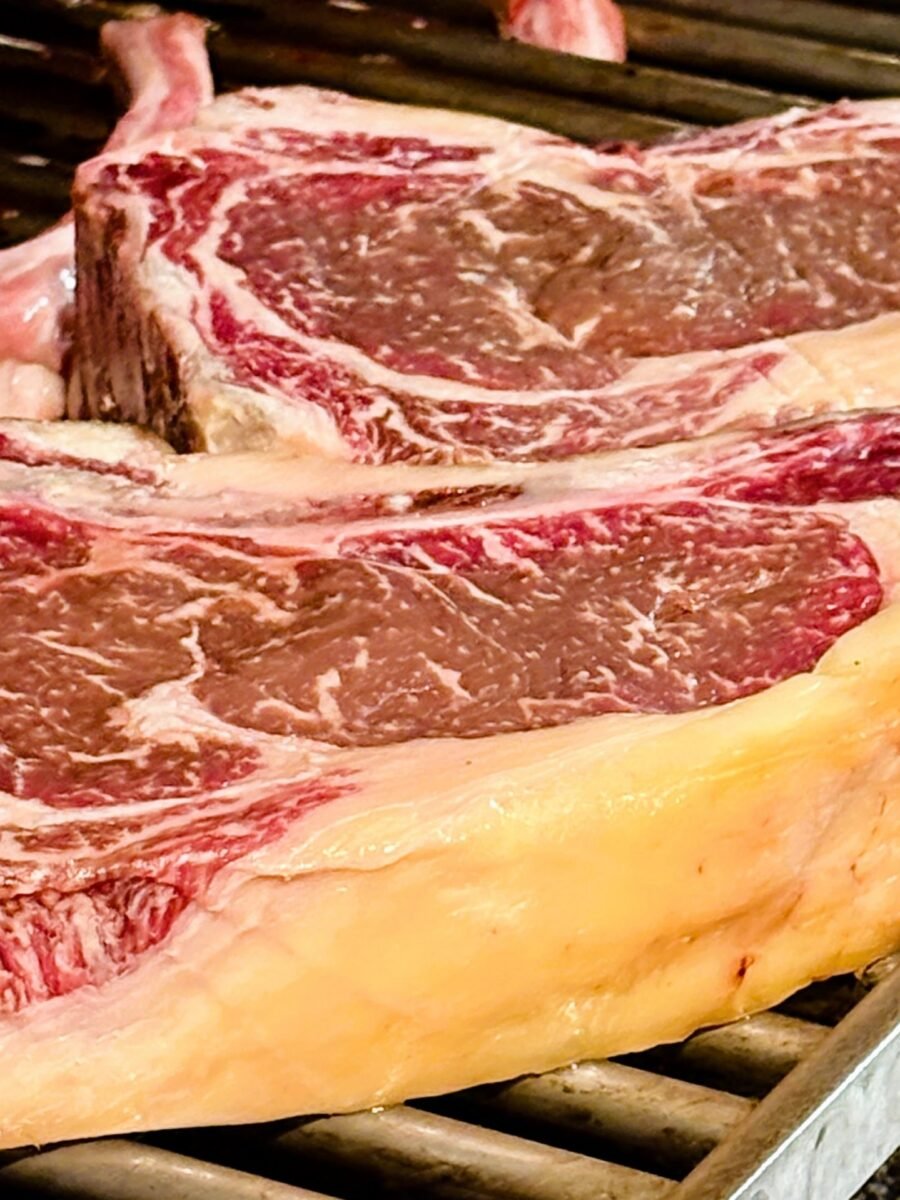 Descobreix l’autèntica essència de la carn de bou madurada amb la nostra mitjana de bou a la brasa