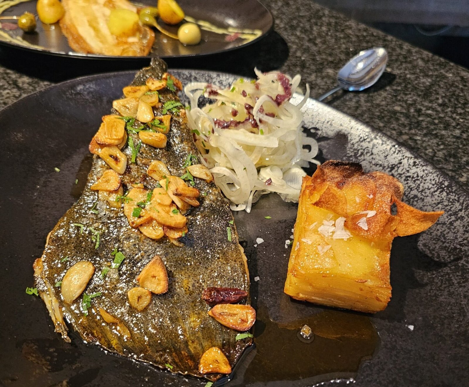 💫 Ara, amb el nostre Xef Paulo, oferim una gran selecció de peix fresc cuinat al forn, a la planxa o a la brasa. 🐟🔥