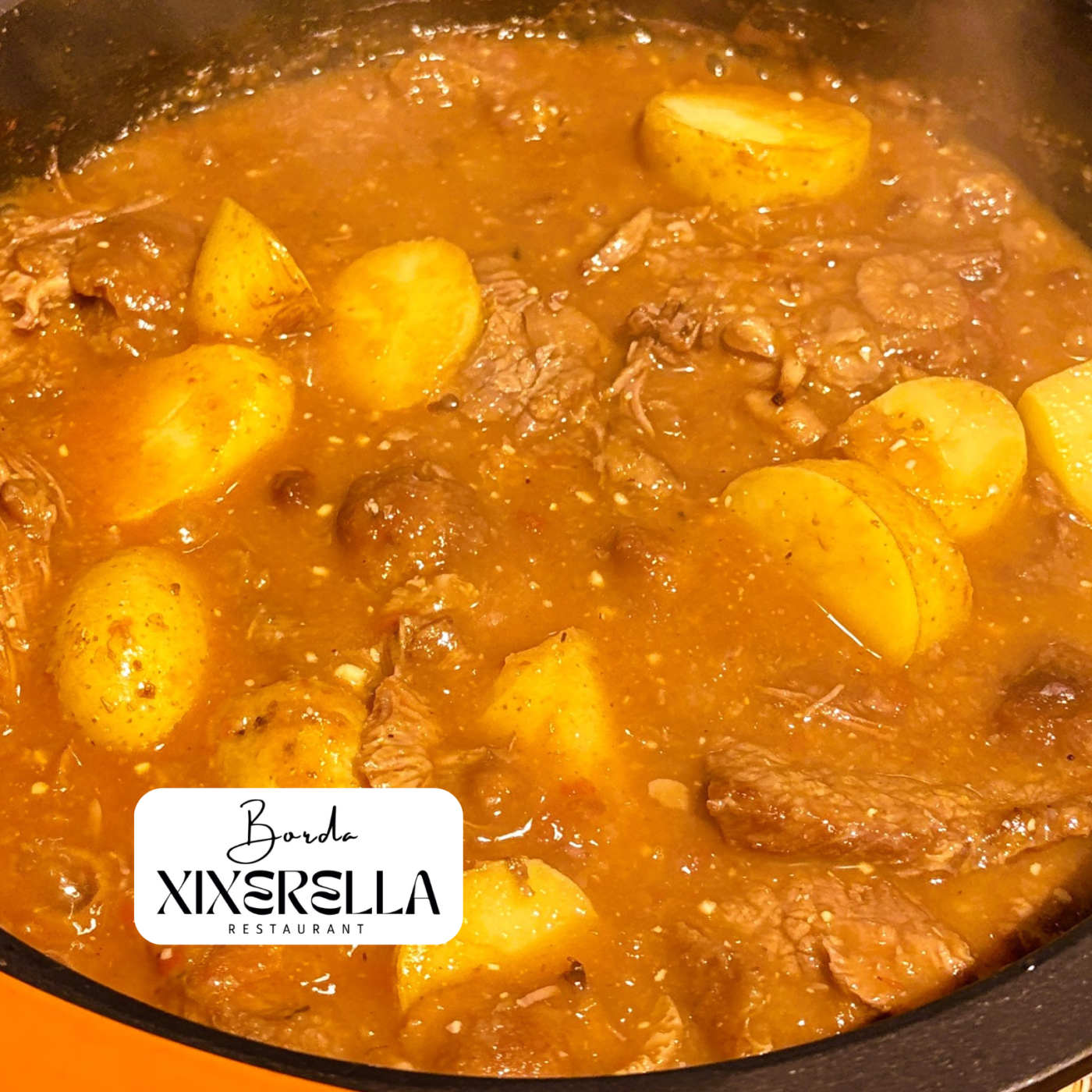 Descobreix el fricandó de vedella, plat de cuina tradicional del Restaurant Borda Xixerella! 🌟