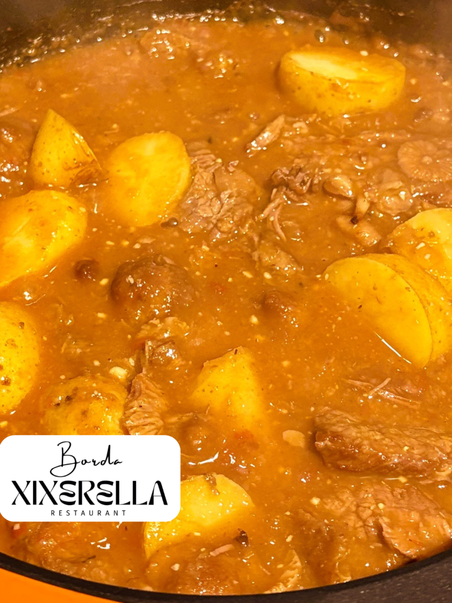 Descobreix el fricandó de vedella, plat de cuina tradicional del Restaurant Borda Xixerella! 🌟