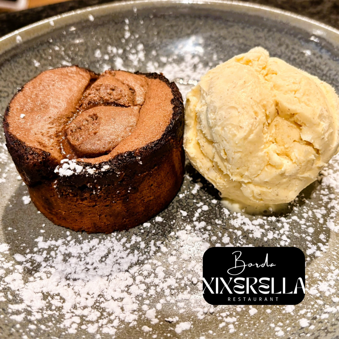 Ens enorgulleix oferir-vos les millors postres casolanes, i avui us presentem el Coulant de Xocolata Casolà!