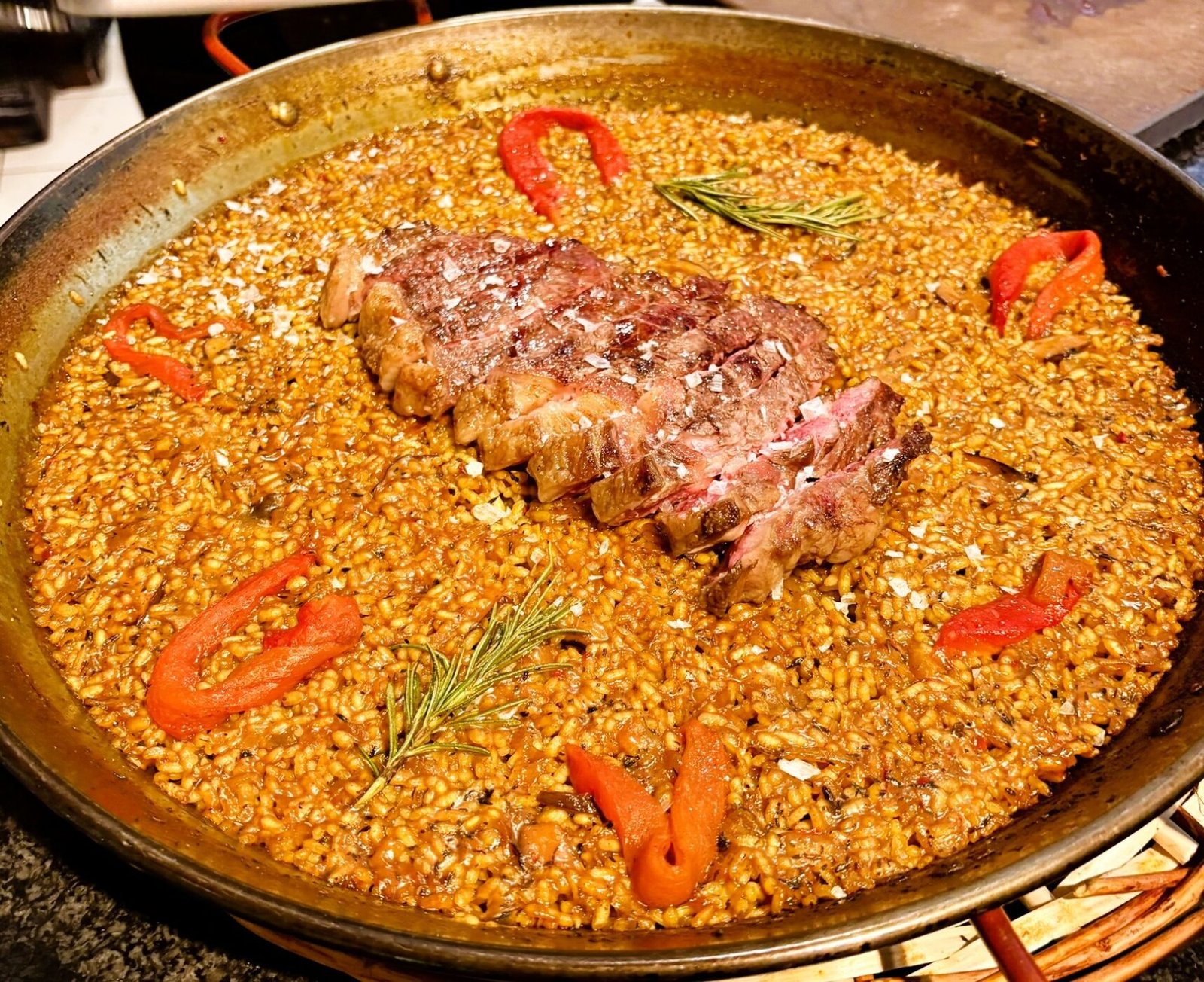 A Borda Xixerella, et portem un arròs d’entrecot madurat. La fusió del gust intens de l’entrecot madurat amb l’arròs és perfecte