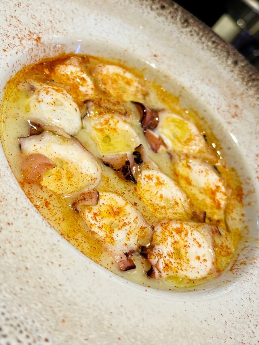 Pop Gallec amb Cremós de Patata i Aroma de Tòfona. Un plat que captiva a Borda Xixerella! 🍽️✨🐙🔥