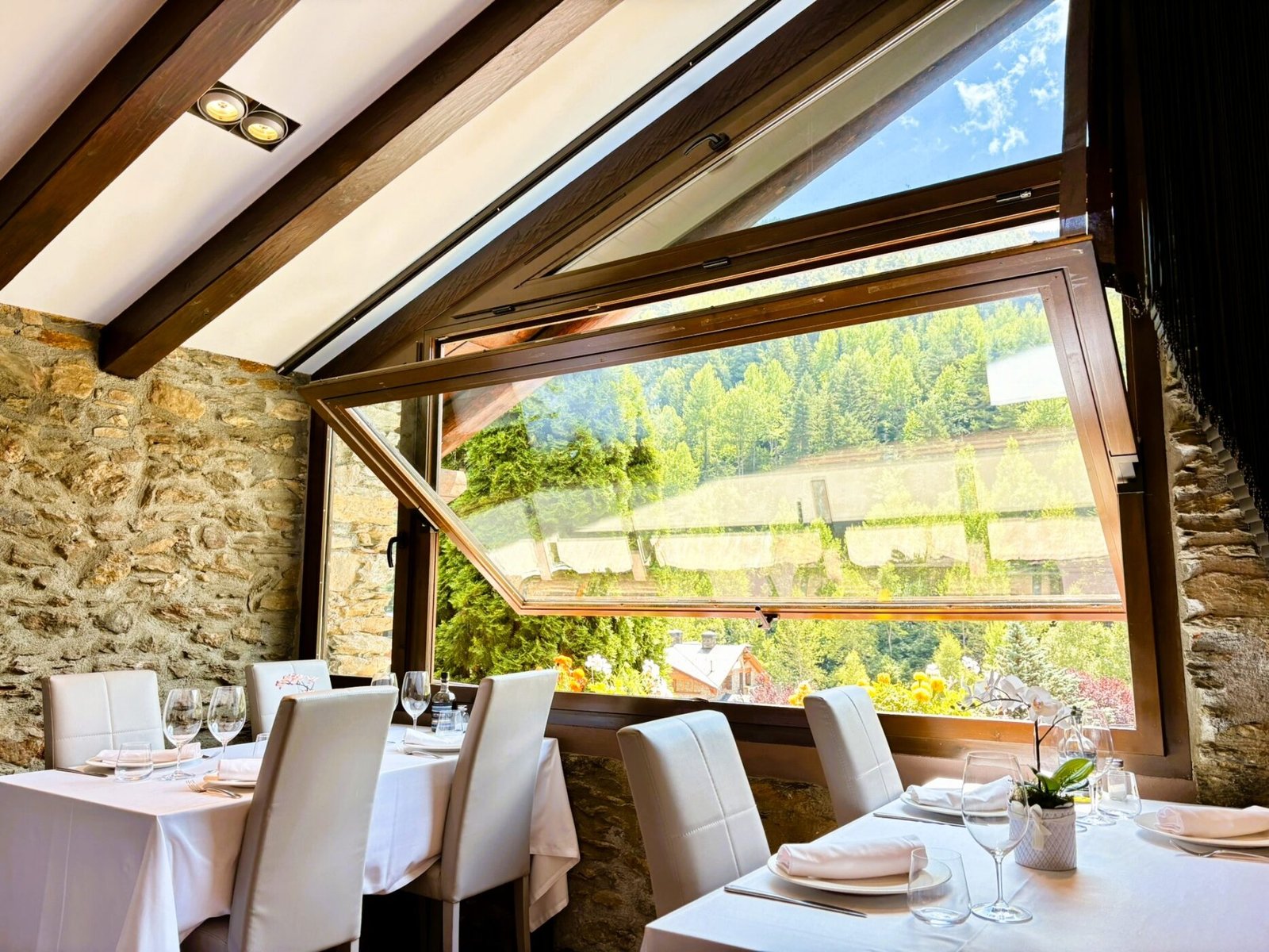 Au cœur de la vallée verdoyante de La Massana, le Restaurant Borda Xixerella s’est imposé comme l’une des adresses gastronomiques les plus prisées d’Andorre.