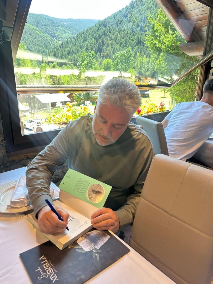 Álex Rovira Celma es mucho más que un autor de éxito: es una fuente constante de inspiración para quienes buscan crecer, liderar y transformar sus vidas.