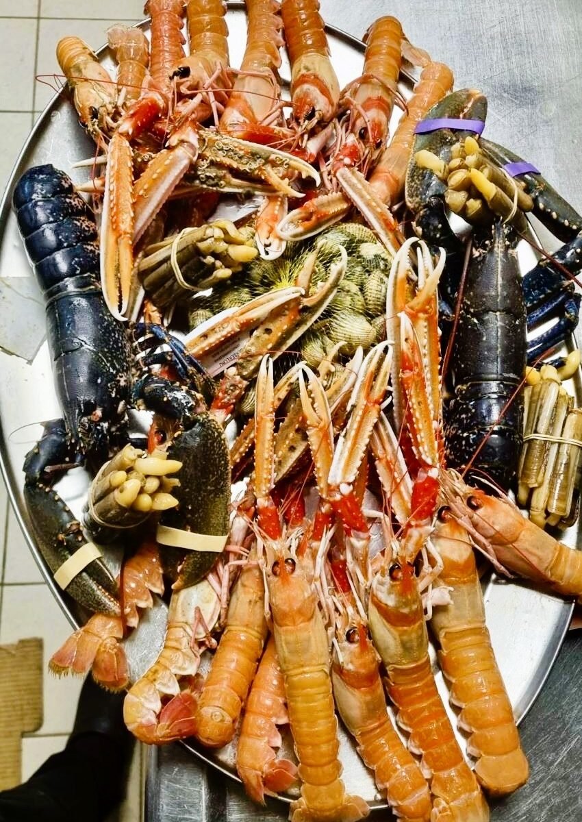 A la Borda Xixerella celebrem la cuina mediterrània llamàntol i escamarlans a la Menorquina, cuinats amb passió