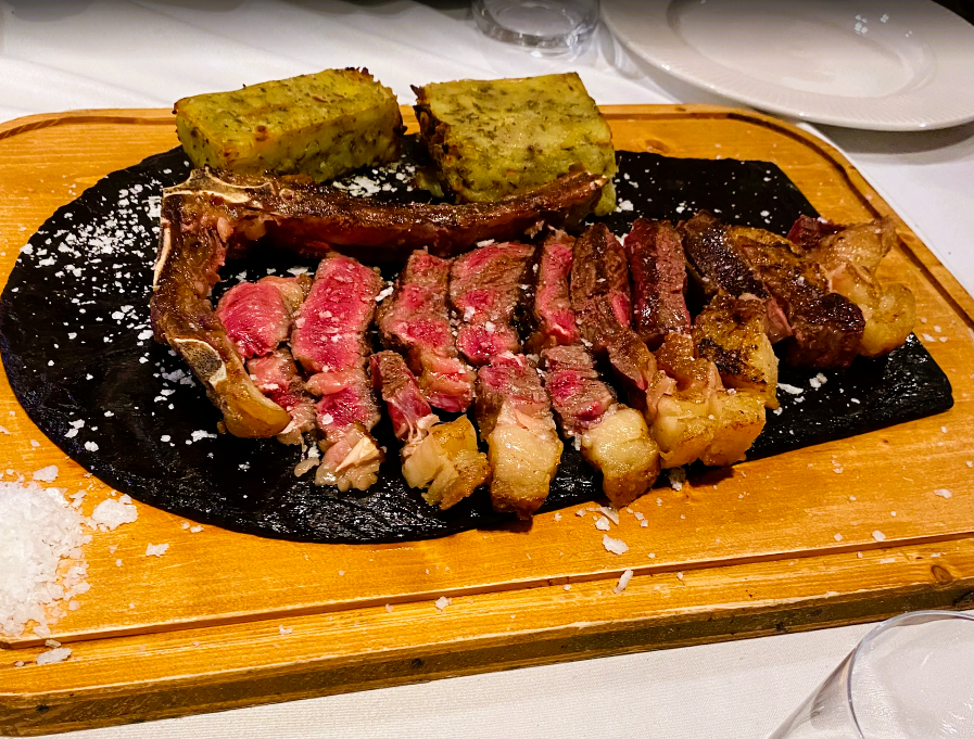 Las mejores reseñas de La Massana. Cena de trabajo nos habían hablado muy bien. Reserva previa, atención de 10, carnes espectaculares