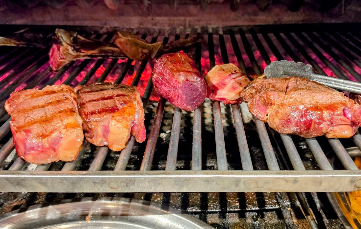 BORDA XIXERELLA · CARNS MADURADES A LA BRASA DE LLENYA  A la Borda Xixerella convertim la carn en una experiència molt saborosa.