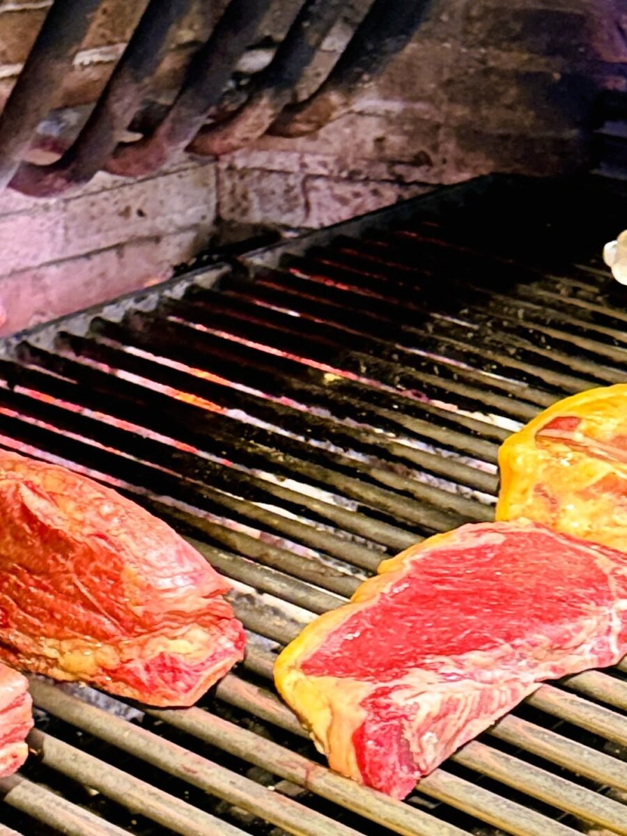 Amanida de tardor amb Wagyu, una combinació elegant i sorprenent. El Wagyu es fusiona amb una exquisida vinagreta de magrana i més coses!