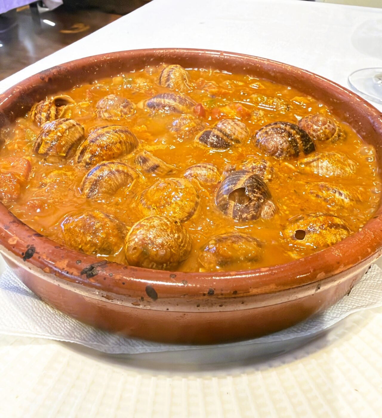 A la Borda Xixerella, els cargols a la catalana són una d’aquelles elaboracions tradicionals que han passat de generació en generació, mantenint intacta tota la seva essència.